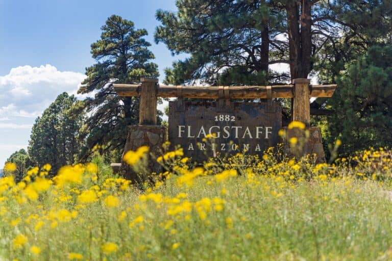 city,sign,at,the,town,limits,of,flagstaff,,arizona