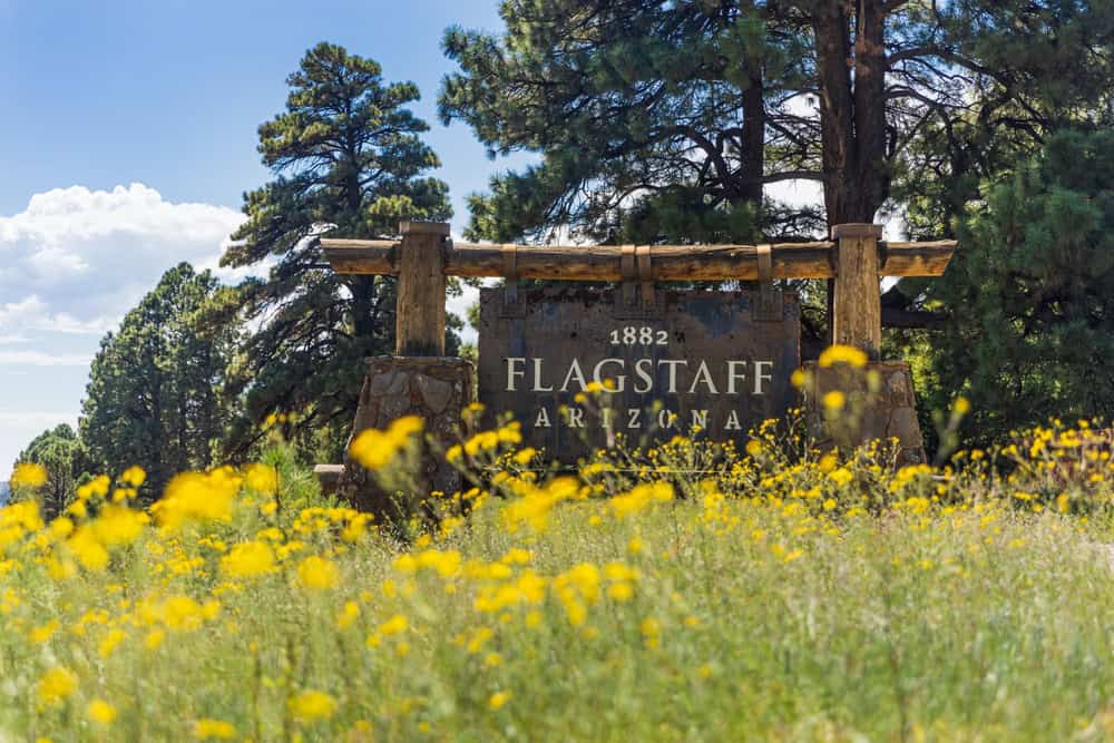 city,sign,at,the,town,limits,of,flagstaff,,arizona